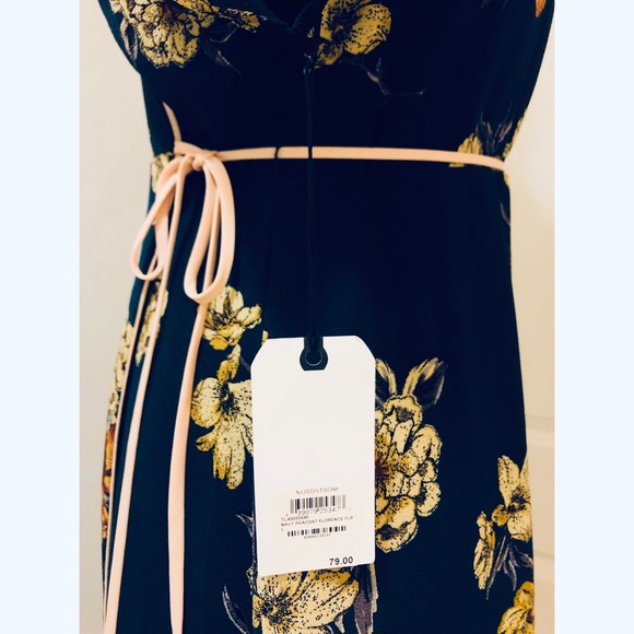 Floral wrap dress with asymmetrical hemline - Picture 5 of 6